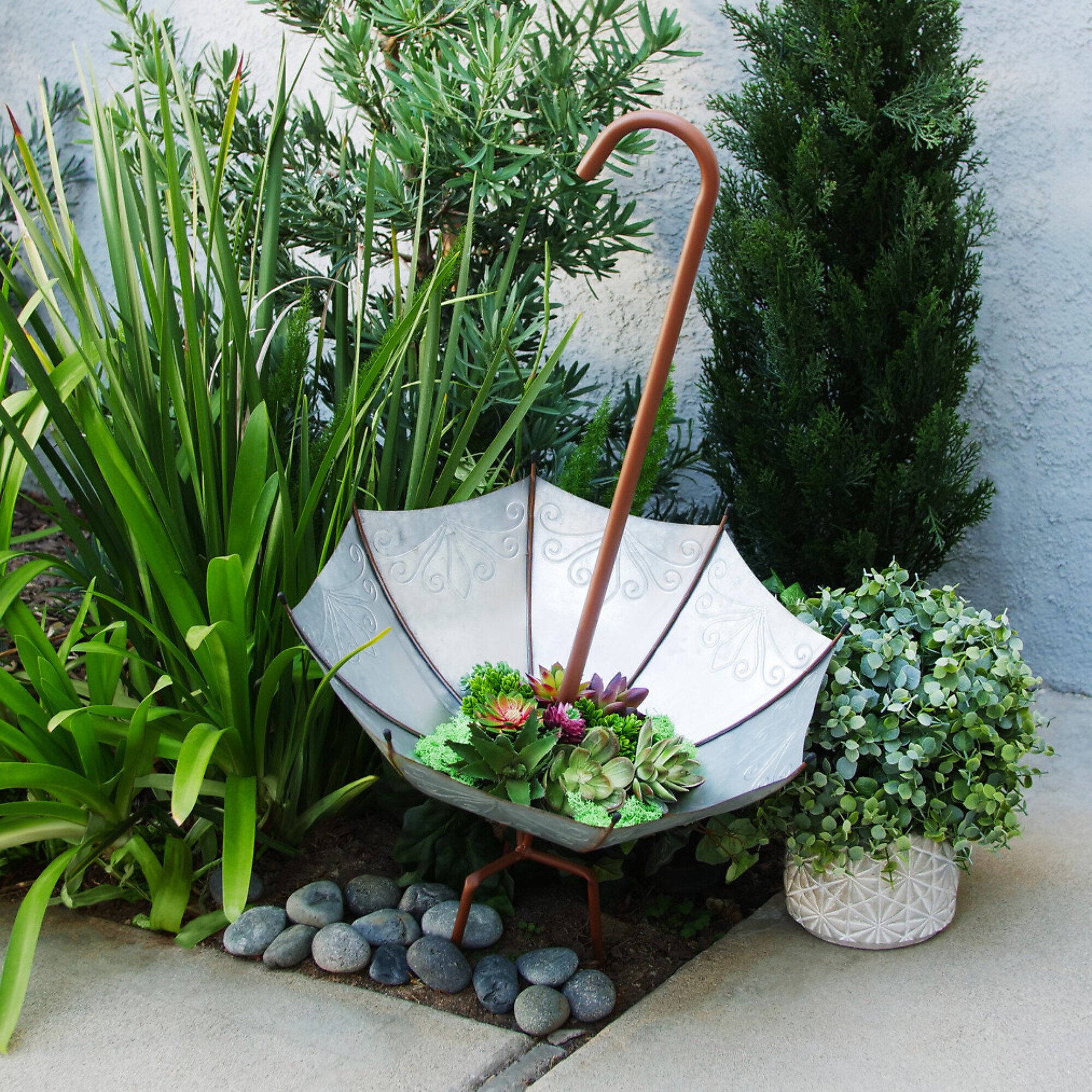 Alpine Corporation, Large Outdoor Umbrella Planter/Garden Stake, Container Length 20 in, Container Width 20 in, Material Metal, Model# JUM238